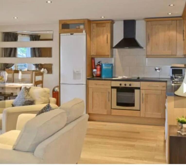 Surrounded By Fields Just 3 Miles From - Upon Avon - Alveston Pastures Stratford-upon-Avon